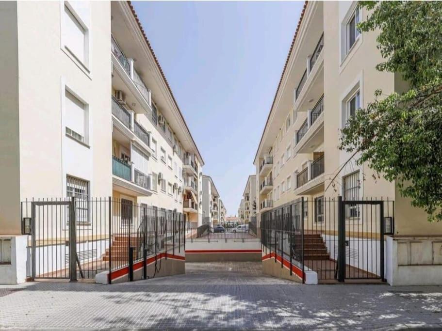 Alojamiento Con Piscina Y Parking En Sevilla La Algaba Esterno foto